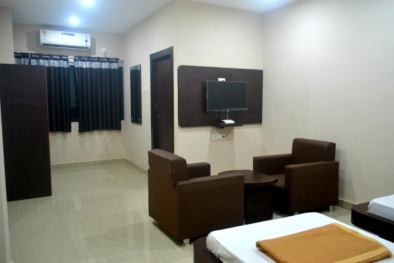 Hotel Bhammars Balangir Номер фото