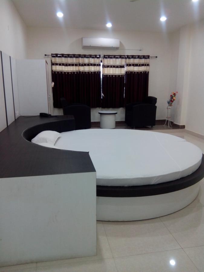 Hotel Bhammars Balangir Экстерьер фото